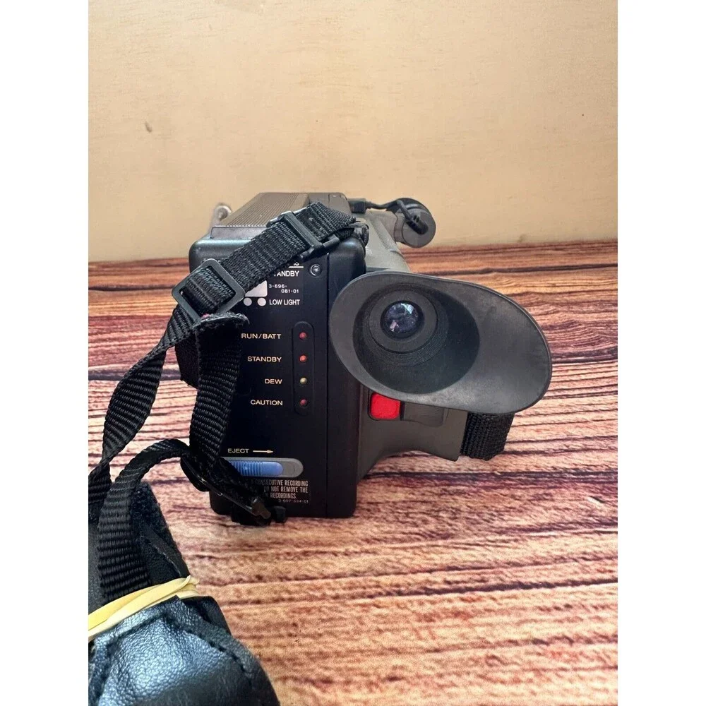 Vintage Sony Video 8 Handycam CCD-M8u with Case *UNTESTED*